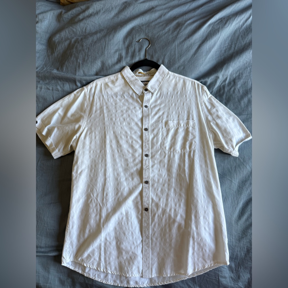 Wolfe Republic White Button-Up Short Sleeve Shirt - size L